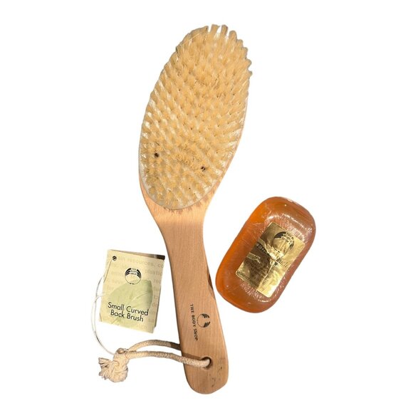 Vintage NOS The Body Shop Small Curved Back Brush With‎ Fuzzy Peach Soap Bar - Picture 1 of 12